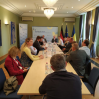 Альбом: Берлін. Міський голова з делегацією на зустрічі молодих мерів в Посольстві України в Німеччині