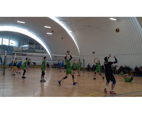 Вихідними в ФОК \"АНГАР\" прошли  ігри першості міста Первомайський з волейболу