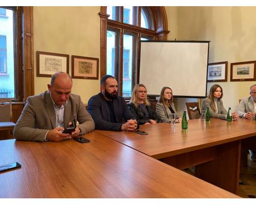 Сьогодні міський голова разом з представниками інших громад в Краківській міській раді  зустрілись з представниками польських міст.