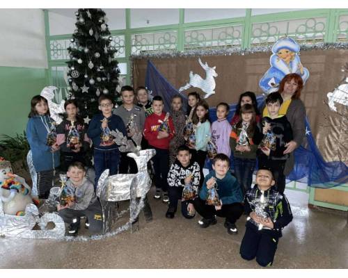 Діти Первомайської громади отримали новорічні подарунки