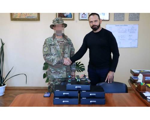 Міський голова Микола Бакшеєв передав  дрони військовим