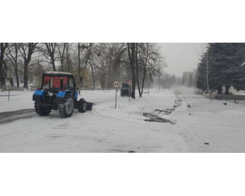 КП \"Жилсервіс\" звільняє дороги й тротуари від снігових заметів


